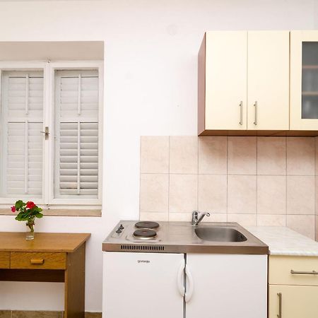 Guest House Kiko بومينا الغرفة الصورة