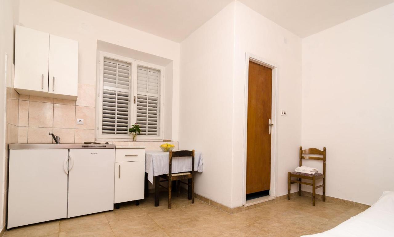 Guest House Kiko بومينا الغرفة الصورة