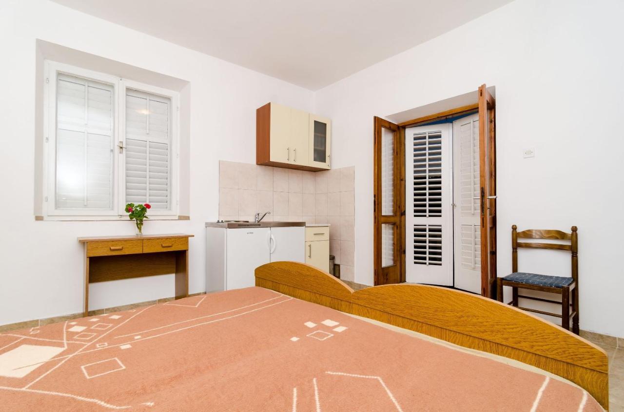 Guest House Kiko بومينا الغرفة الصورة
