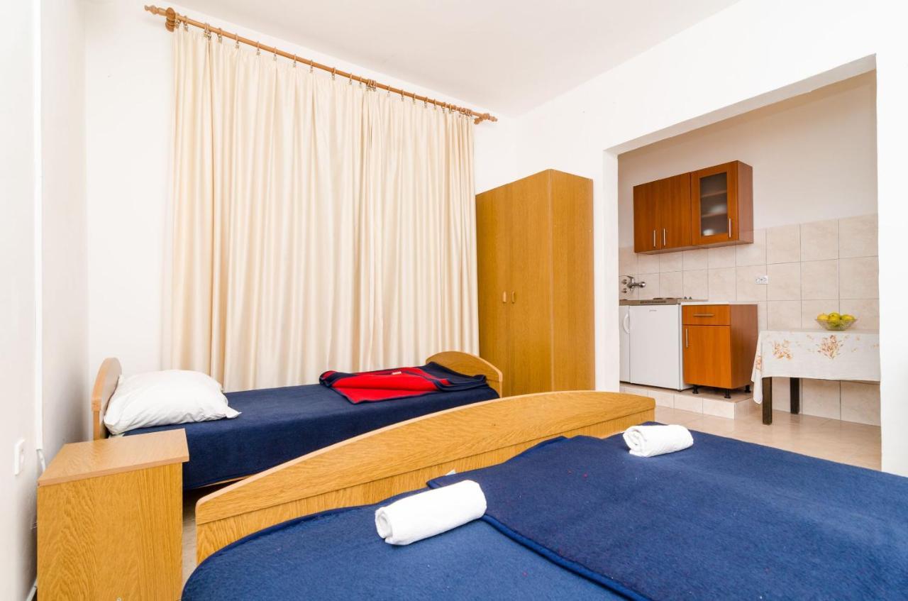 Guest House Kiko بومينا الغرفة الصورة